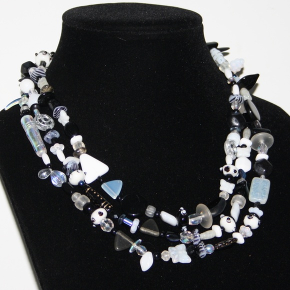 Vintagejelyfish Jewelry - Chunky black and white glass necklace